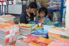 Prime Minister pushes textbook, curriculum reform
