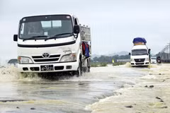 Myanmar: Thousands forced to flee by floods