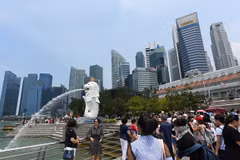 Singapore’s inflation falls to three-year low 