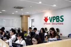 75,000 derivatives trading accounts opened in first six months
