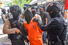 Indonesia arrests eight IS-linked terror suspects 