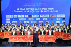 Nearly 200 outstanding Hanoi enterprises honoured