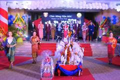 Lao students in Thua Thien-Hue celebrate Bunpimay festival