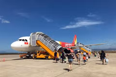 More airlines adjust flight schedules due to storm Wipha