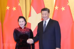 Vietnamese NA Chairwoman meets top Chinese Party and State leader