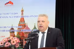 Alexey Vladimirovich Popov, Russian Consul General to HCM City, speaks at the gathering (Photo: VNA)