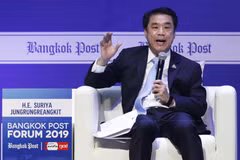 Thai industry minister urges central bank to curb baht