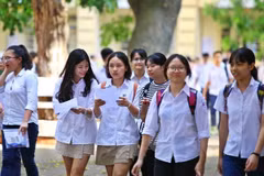 Scholarships granted to poor students in coastal provinces