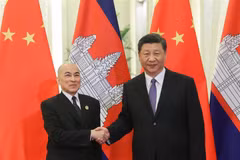 Chinese President meets Cambodian King in Beijing