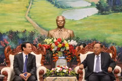 Top Lao leader receives officials of Party Central Committee’s Office