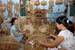 Hue festival honours traditional crafts