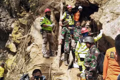 Indonesia stops search for mine collapse victims