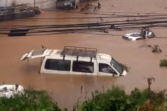 Vietnamese tourists stuck due to landslides in Nepal taken to capital