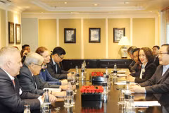 Communist parties of Vietnam, France enhance cooperation 
