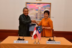 Malaysia, Indonesia sign 2-billion-USD currency swap deal