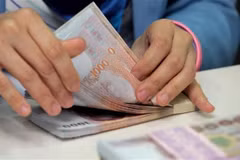Four major Thai banks cut loan interest rates to spur economy