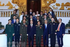 PM Phuc receives foreign military leaders
