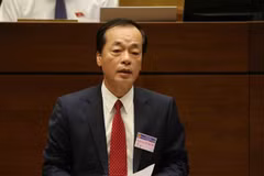 Lawmakers grill construction minister about “hot” issues 