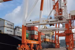 Vinalines buys backs 75 percent stake in central port