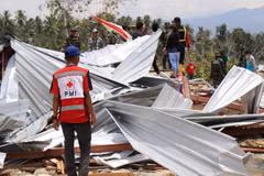 Indonesia: Dozens of thousands of people live in tents after quake, tsunami