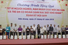 Vice President visits AO/dioxin victims in Tien Giang 