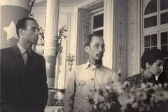 Archives on President Ho Chi Minh displayed in Paris