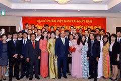 Prime Minister meets Vietnamese community in Japan 