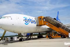 Orbis Flying Eye Hospital provides free eye care in Thua Thien-Hue