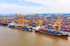 Vietnam looks to develop, maximise modern seaports