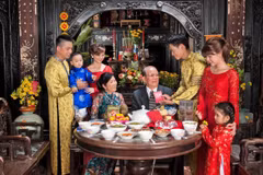 Vietnamese family traditions in the Lunar New Year festival