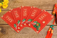 Lucky money giveaway - an exchange of best New Year wishes