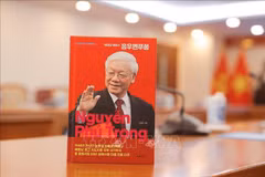 The 420-page book details his work at the Communist Review, his insightful theory and criticism articles, and achievements during his tenure as Secretary of the Hanoi Party Committee (2000-2006), Chairman of the National Assembly (2006-2011), and his role as the highest leader of Vietnam during the 11th, 12th and 13th National Party Congresses (Photo: VNA)