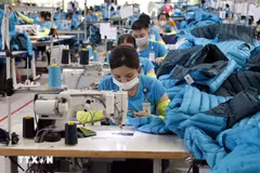 Garment and textile firms face formidable challenges in 2023. (Photo: VNA)