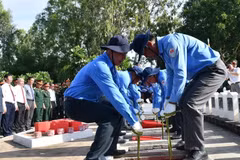 At the reburial cerremony in An Giang (Photo: VNA)