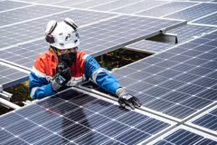 One of the efforts to develop new renewable energy is through the use of solar panels in Pertamina’s operational areas, as seen at the refinery in Cilacap, Central Java. (Photo: Pertamina) 