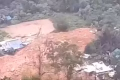 A landslide buries a gold mine in East Suawa district, Bone Bolango regency, Gorontalo province on July 7. 9Photo: jakartaglobe.id) 