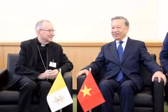General Secretary of the Communist Party of Vietnam Central Committee and State President To Lam (R) and Vatican Secretary of State Cardinal Pietro Parolin. (Photo: VNA)