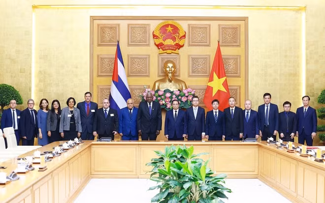 vietnamese-pm-welcomes-parliamentary-leader-of-cuba.jpg