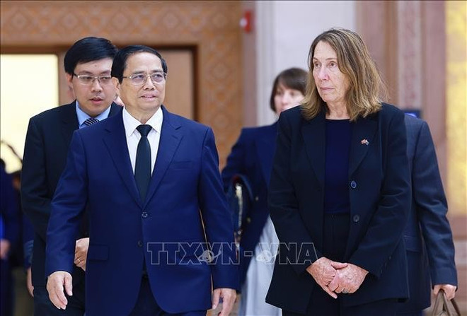 Prime Minister Pham Minh Chinh (left) and President of the Australian Senate Sue Lines in Hanoi on July 24. (Photo: VNA) australia.jpg