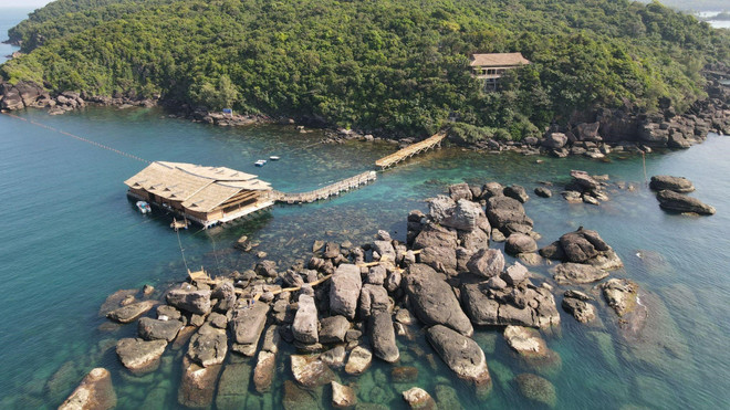 Eco Beach Club is an ideal destination for those who wish to admire the beauty of the Phu Quoc ocean. (Sun Group) Eco Beach.jpg