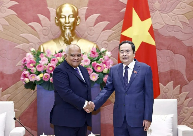 NA Chairman Tran Thanh Man (right) receives outgoing Cuban Ambassador to Vietnam Orlando Nicolas Hernandez Guillen in Hanoi on November 13. (Photo: VNA) na-chairman-receives-outgoing-cuban-ambassador.jpg
