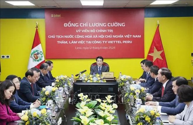 State President Luong Cuong has a working session with Viettel Peru S.A.C (Bitel) on November 12. (Photo: VNA) state-president-visits-and-works-with-viettel-peru.jpg