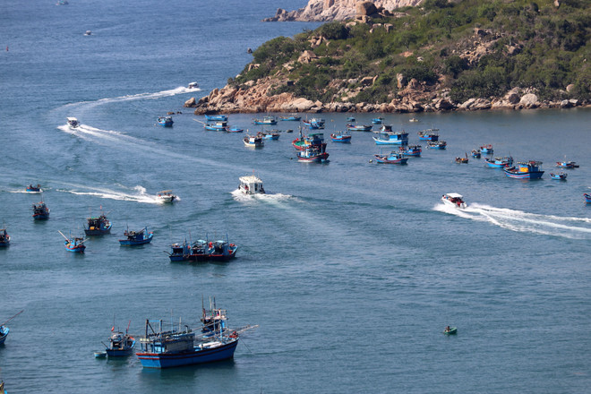 The 745-family village has a lot to offer to its visitors, ranging from sea-based and resort to eco-tourism. vna_potal_du_lich_viet_nam_kham_pha_lang_du_lich_vinh_hy_-_ninh_thuan_7474486.jpg