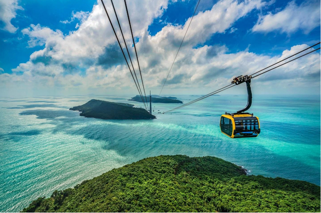 Hon Thom Cable Car - a must-visit attraction in Phu Quoc Island for its breathtaking views (Photo: Sun Group) 3.PNG