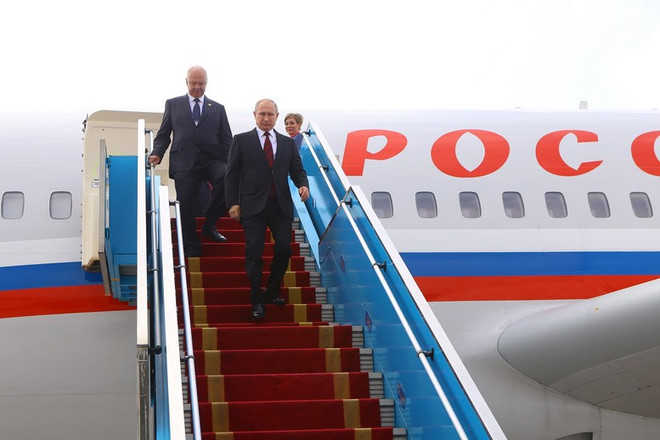 President Putin arrives in the central city of Da Nang on November 10, 2017, to attend the APEC Meeting and related activities (Photo: baochinhphu.vn) APEC.jpg