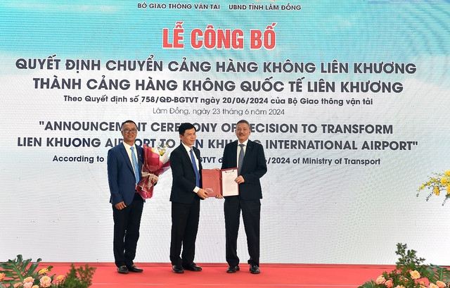 Representatives from agencies and Lam Dong authority at the ceremony. (Photo: VNA) lien khuong.jpg
