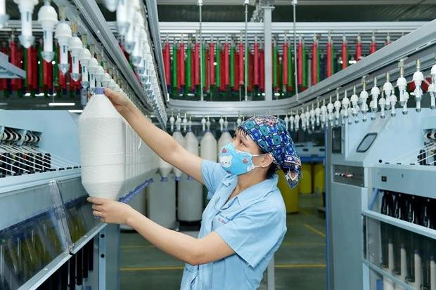 The industrial sector continues to be a primary driver of growth (Photo: VietnamPlus) congnghiep.webp