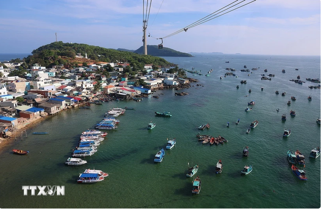 Hon Thom fishing village in Phu Quoc (Photo: VNA) honthom.png