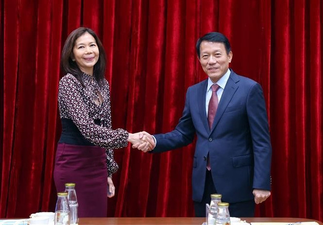 Minister of Public Security Sen. Lt. Gen. Luong Tam Quang (right) and UN Resident Coordinator in Vietnam Pauline Tamesis at their meeting in Hanoi on July 18 (Photo: VNA) ministry-of-public-security-to-strengthen-ties-with-un.jpg