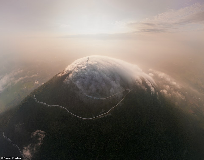 "The Rooftop of Southeast Asia" through Daniel Kordan's lens (Photo: Daniel Kordan/Daily Mail) noc-nha.png